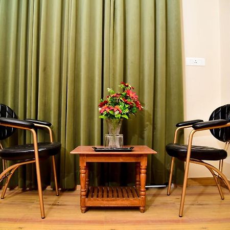 Hotel Olive Crown Lucknow Zewnętrze zdjęcie