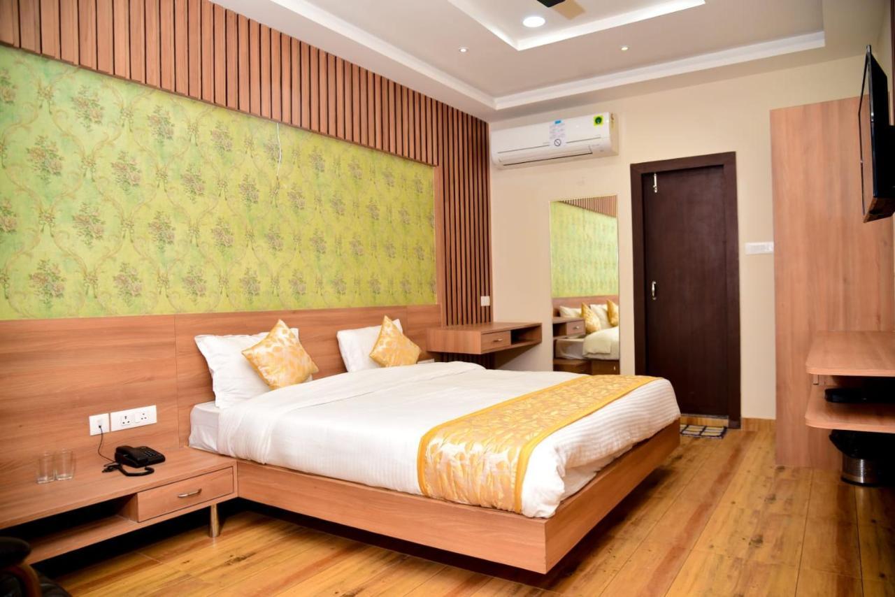 Hotel Olive Crown Lucknow Zewnętrze zdjęcie