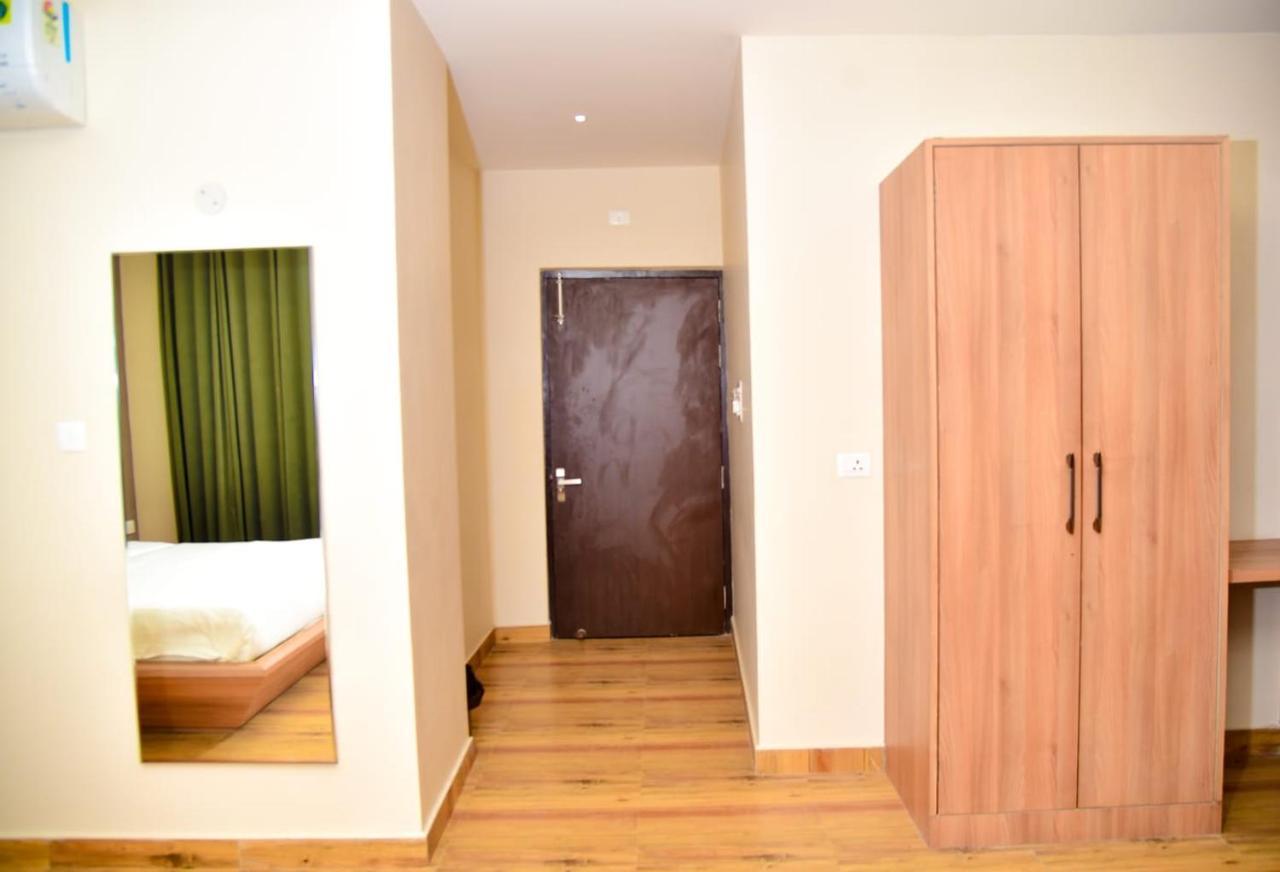 Hotel Olive Crown Lucknow Zewnętrze zdjęcie