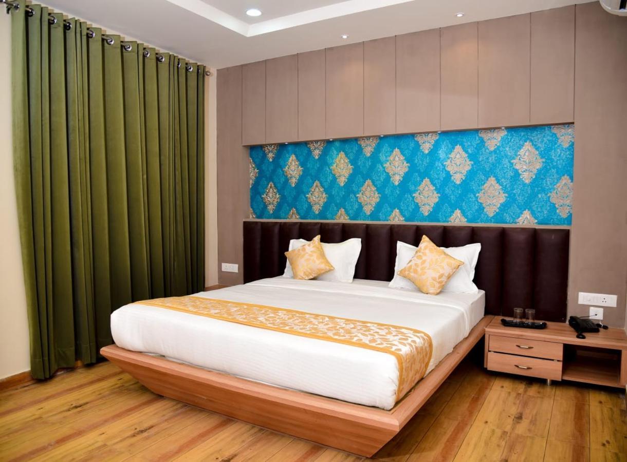Hotel Olive Crown Lucknow Zewnętrze zdjęcie