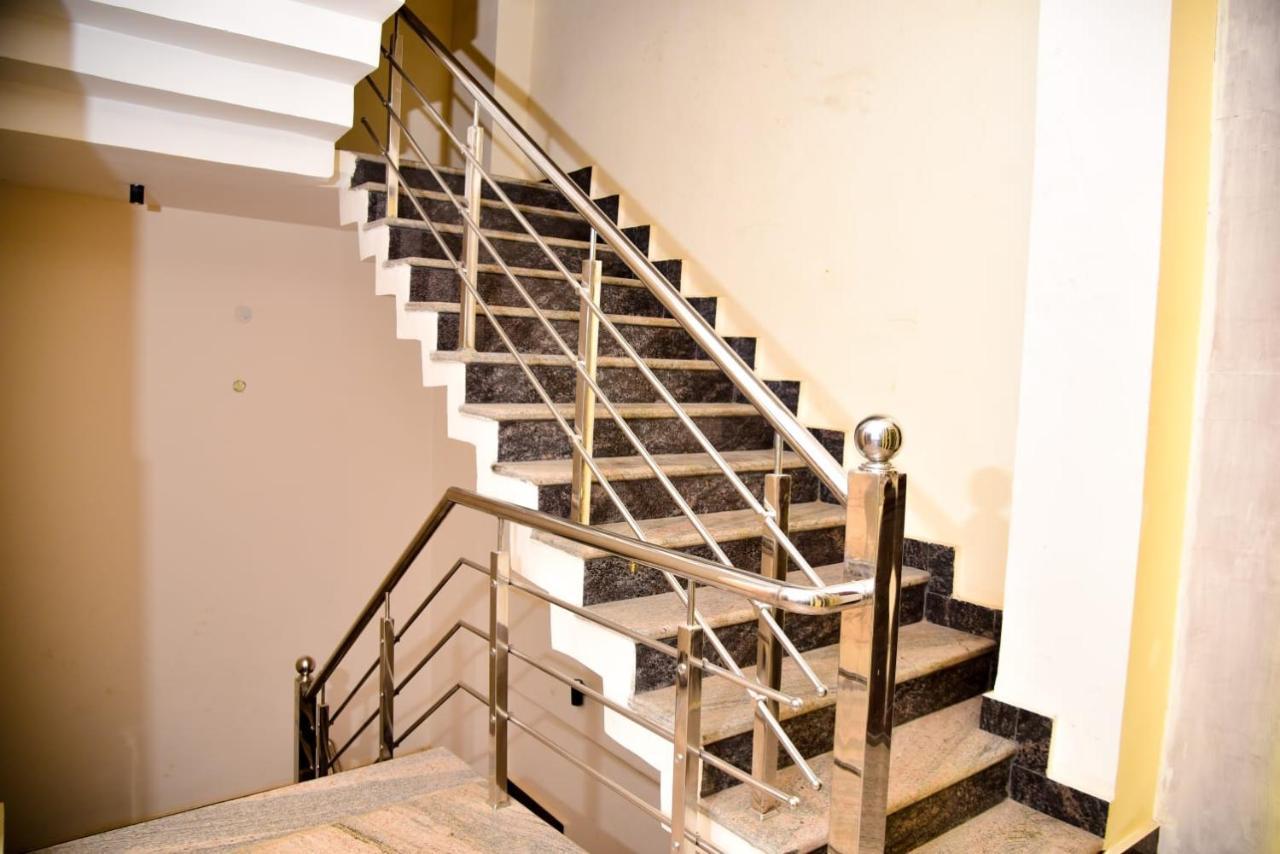 Hotel Olive Crown Lucknow Zewnętrze zdjęcie