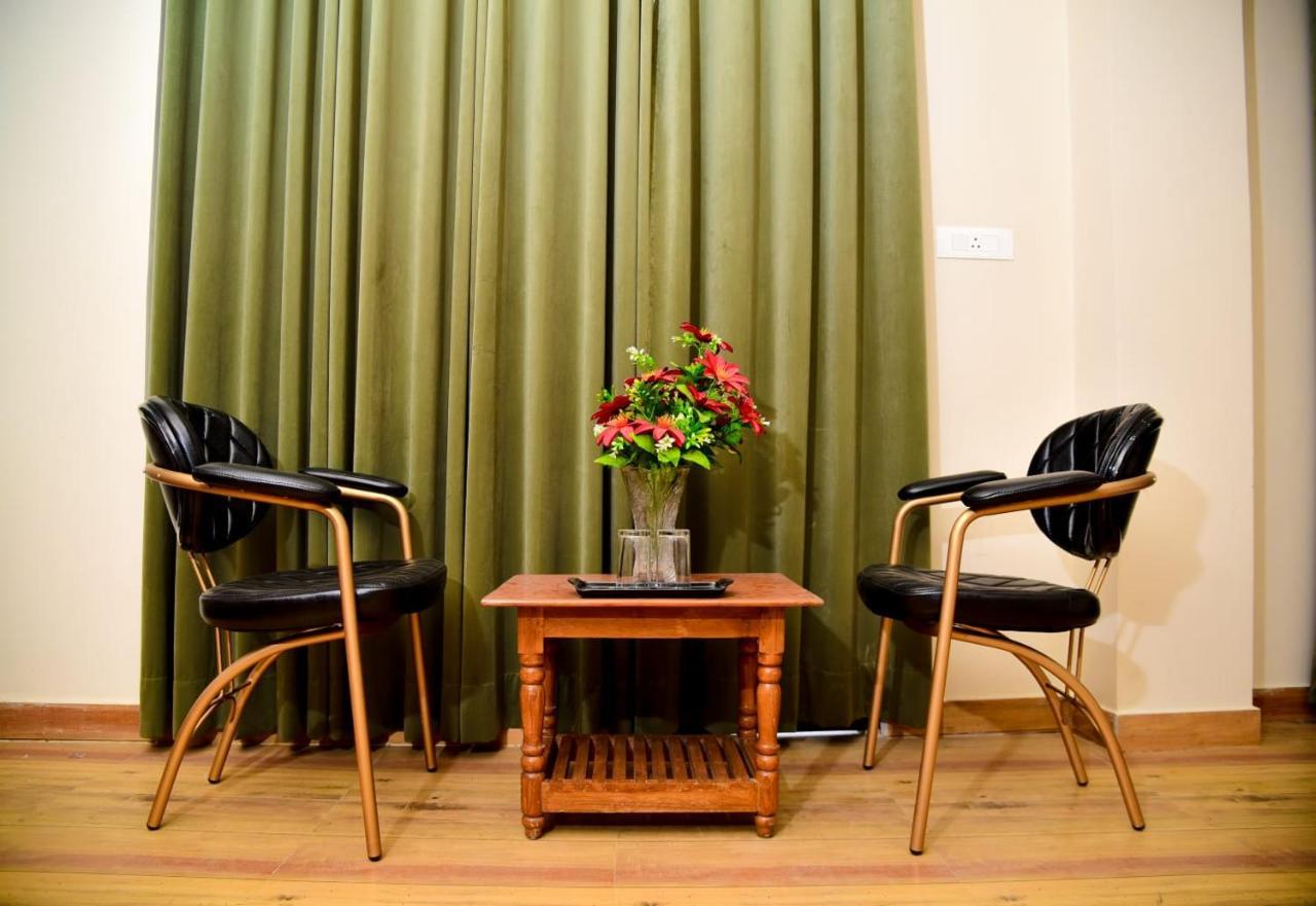 Hotel Olive Crown Lucknow Zewnętrze zdjęcie