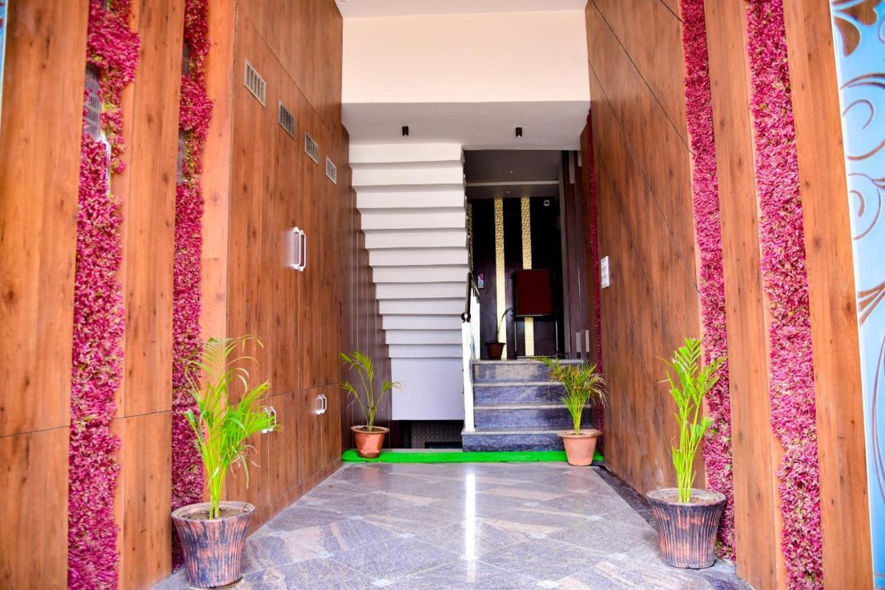 Hotel Olive Crown Lucknow Zewnętrze zdjęcie