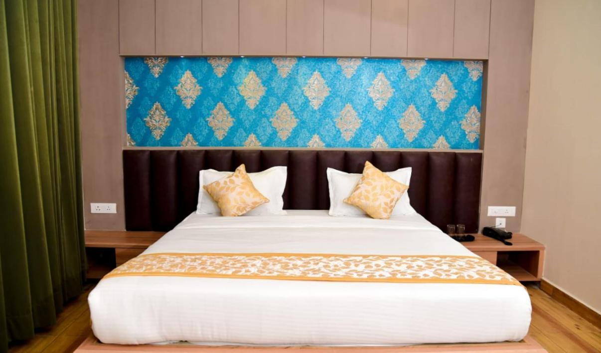 Hotel Olive Crown Lucknow Zewnętrze zdjęcie