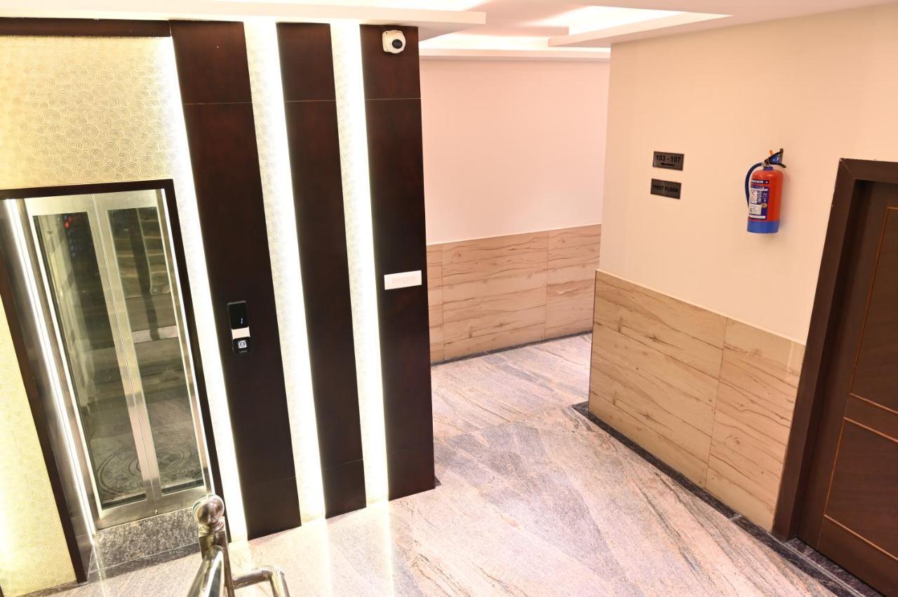 Hotel Olive Crown Lucknow Zewnętrze zdjęcie