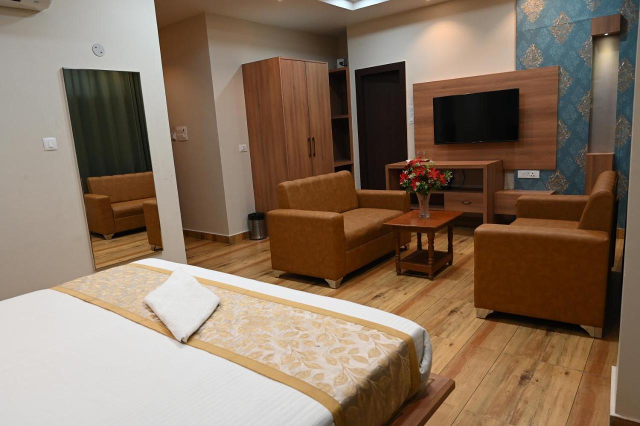 Hotel Olive Crown Lucknow Zewnętrze zdjęcie