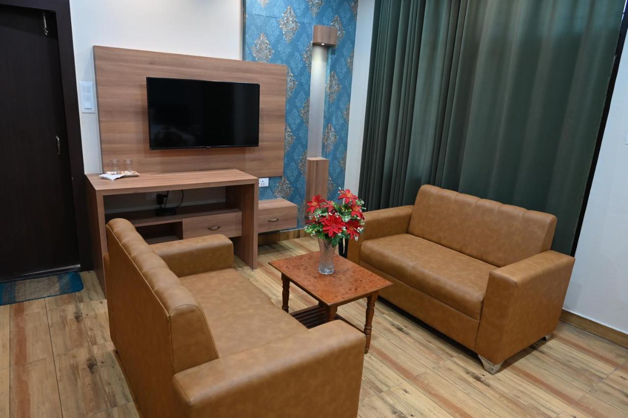 Hotel Olive Crown Lucknow Zewnętrze zdjęcie