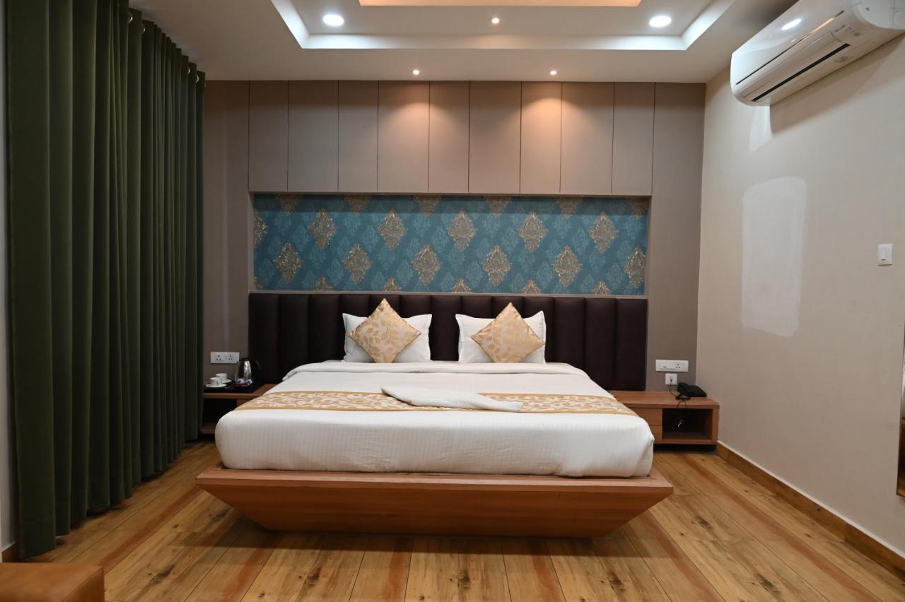 Hotel Olive Crown Lucknow Zewnętrze zdjęcie