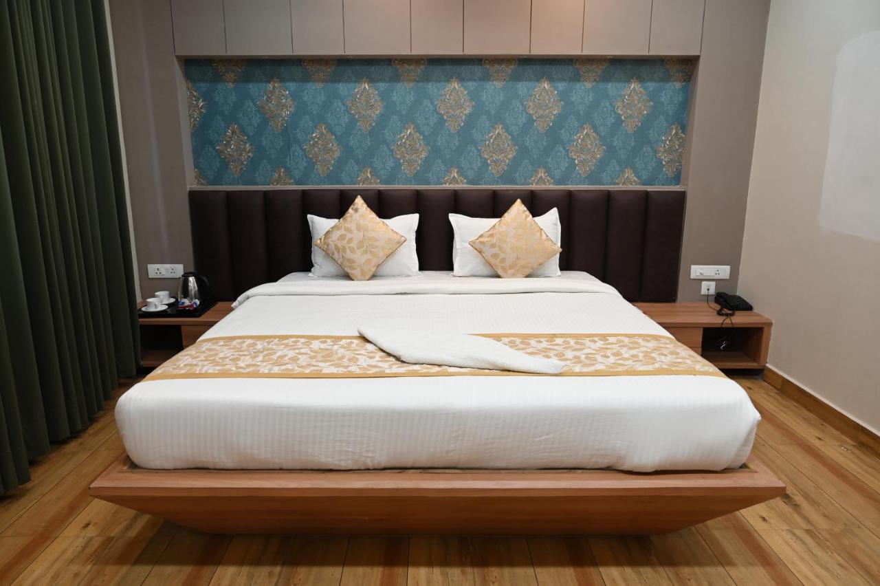 Hotel Olive Crown Lucknow Zewnętrze zdjęcie