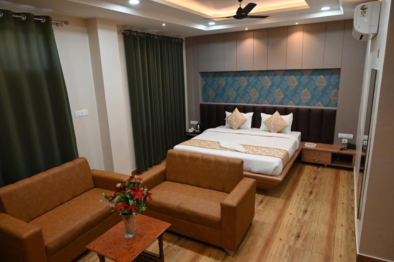 Hotel Olive Crown Lucknow Zewnętrze zdjęcie